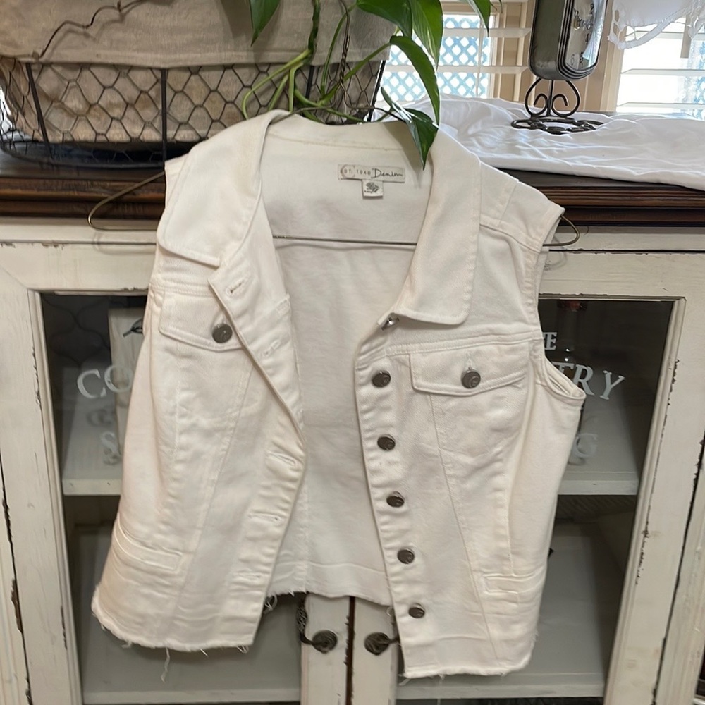 EST 1946 Denim white small sleeveless vest gently used small
